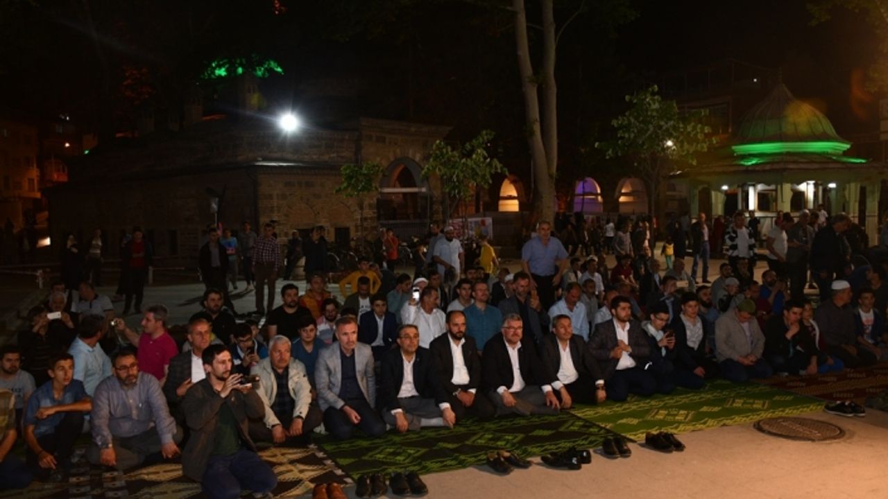 İLK TERAVİH HAFIZ OSMAN BOSTANCI İLE KILINDI