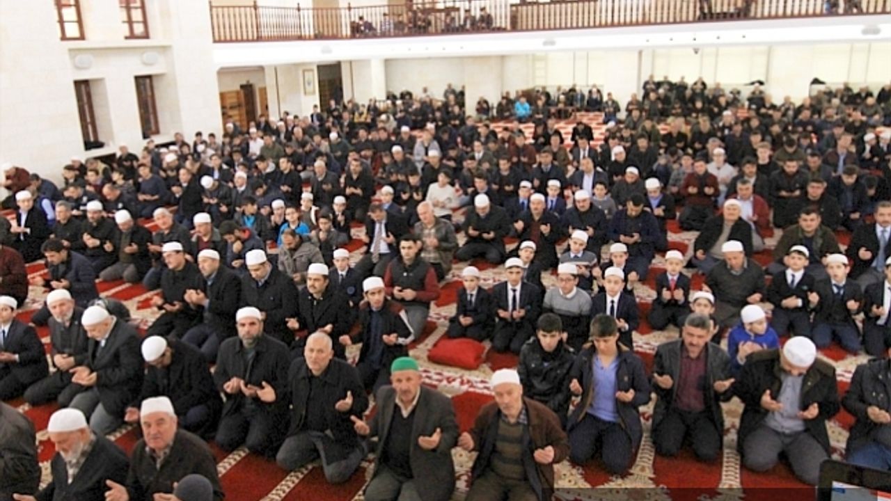 TÜM CAMİLERDE KAR VE YAĞMUR DUASI YAPILDI