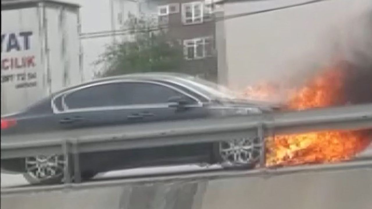 LÜKS OTOMOBİL ALEV ALEV YANDI