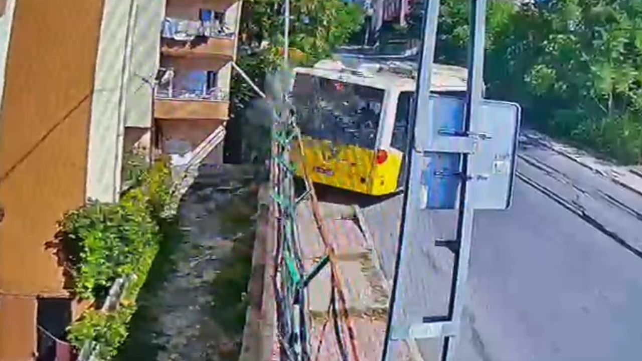 Başakşehir’de rampadan çıkamayan İETT otobüsünün kaza anı kamerada