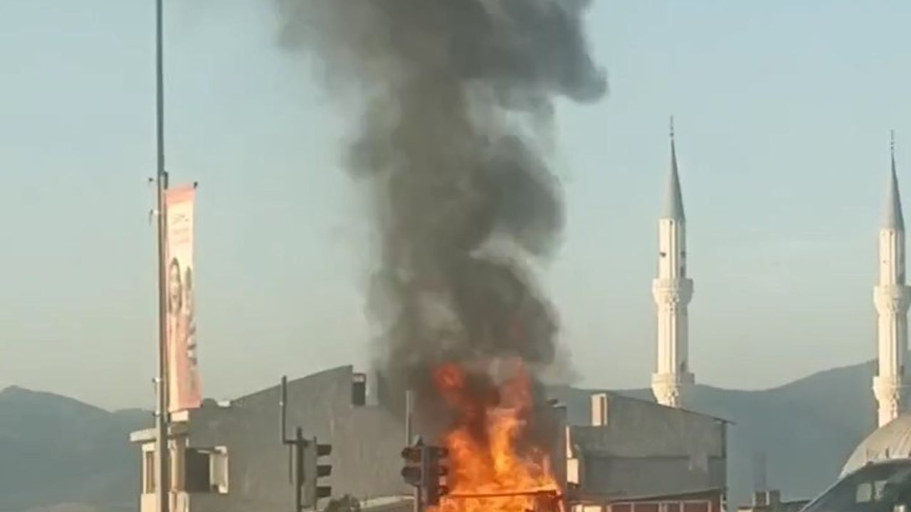 Bursa’da evin çatısında çıkan yangın korkuttu