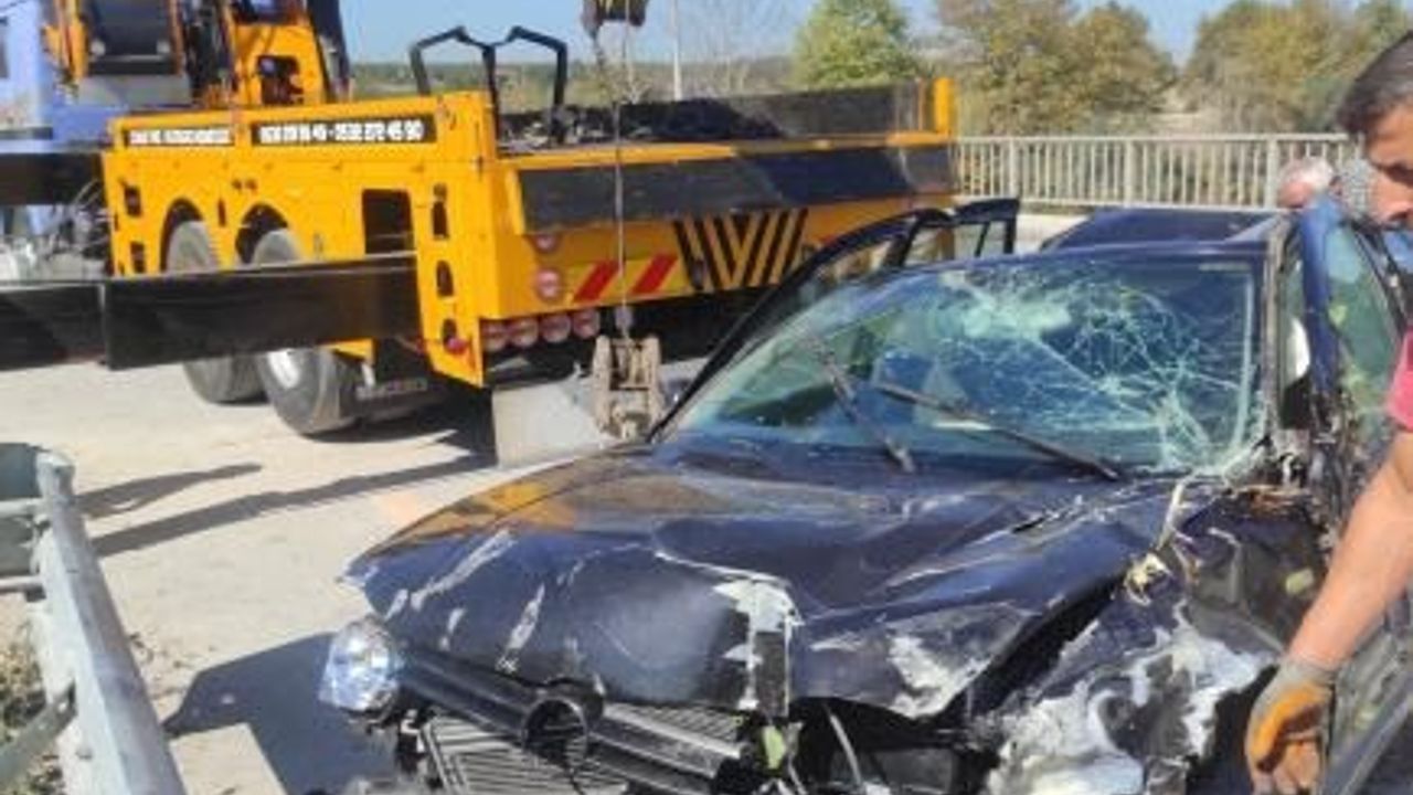 Sakarya’da kontrolden çıkan otomobil dere yatağına düştü: 1 yaralı