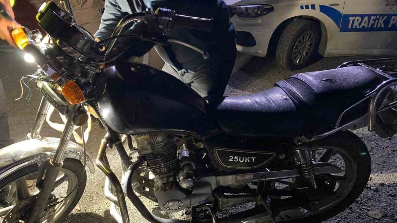 Motosiklet faresi polisten kaçamadı