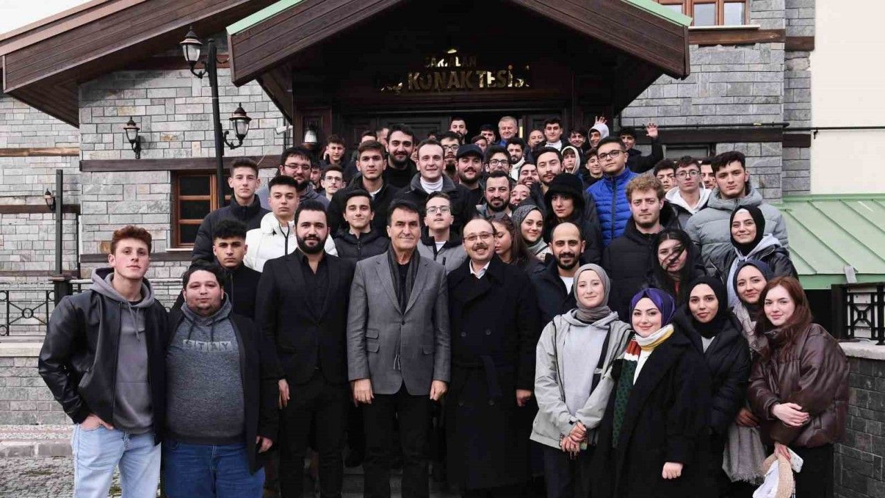 Başkan Dündar, Uludağ’ın zirvesinde gençlerle buluştu