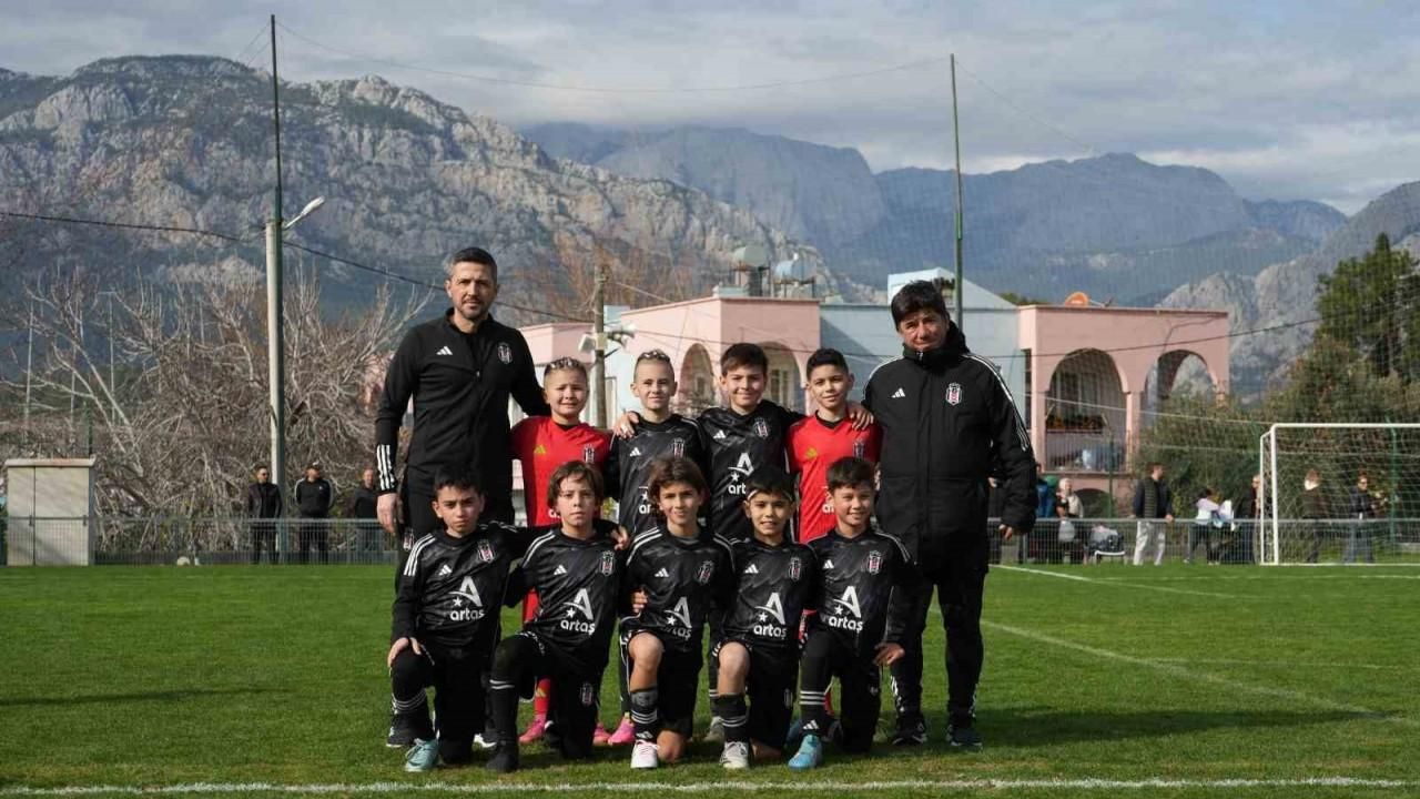 Beşiktaş Artaş U-10 takımı kalecisi minik Doruk, Bilecik’in gururu oldu