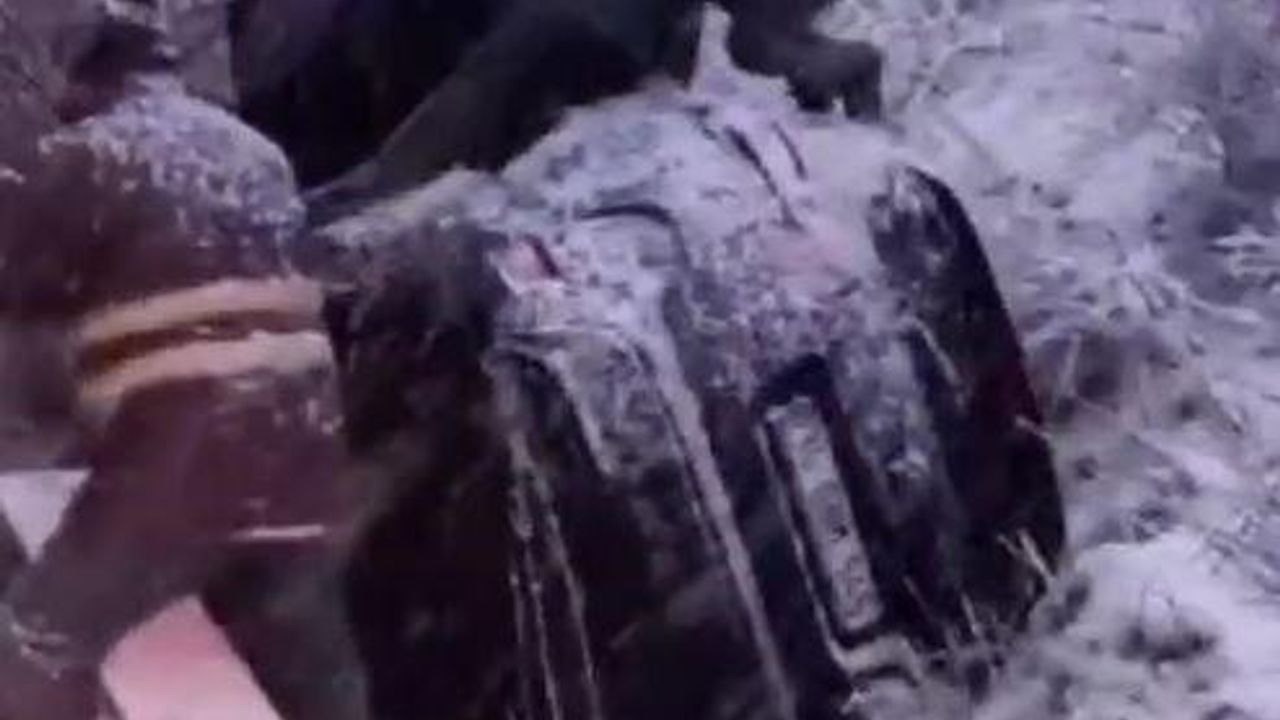 Çatalca’da kar nedeniyle araçlar yolda kaldı, bir otomobil kaza yaptı
