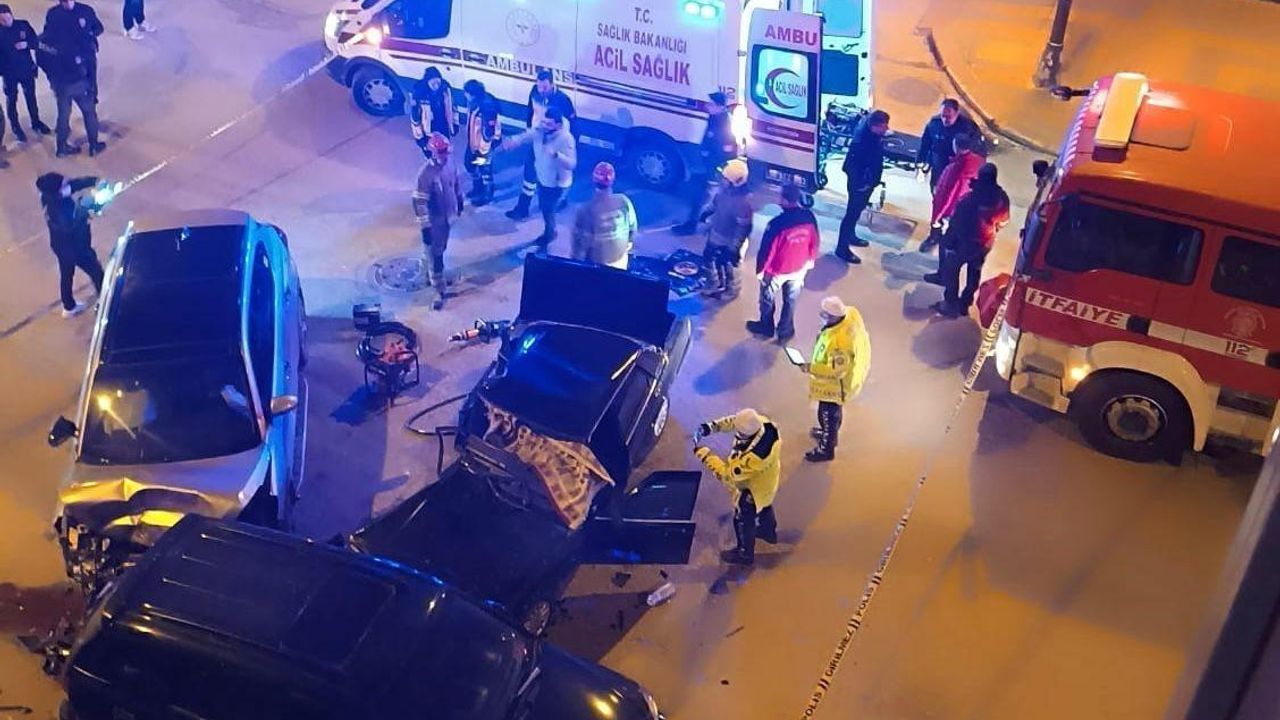 Bandırma’da trafik kazası kameralara yansıdı