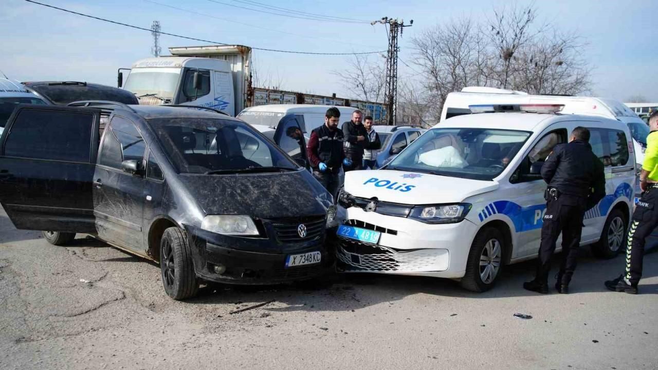 Edirne’de günlerdir polislerden kaçan sürücü ekip otosuna çarptı: 2 polis yaralı
