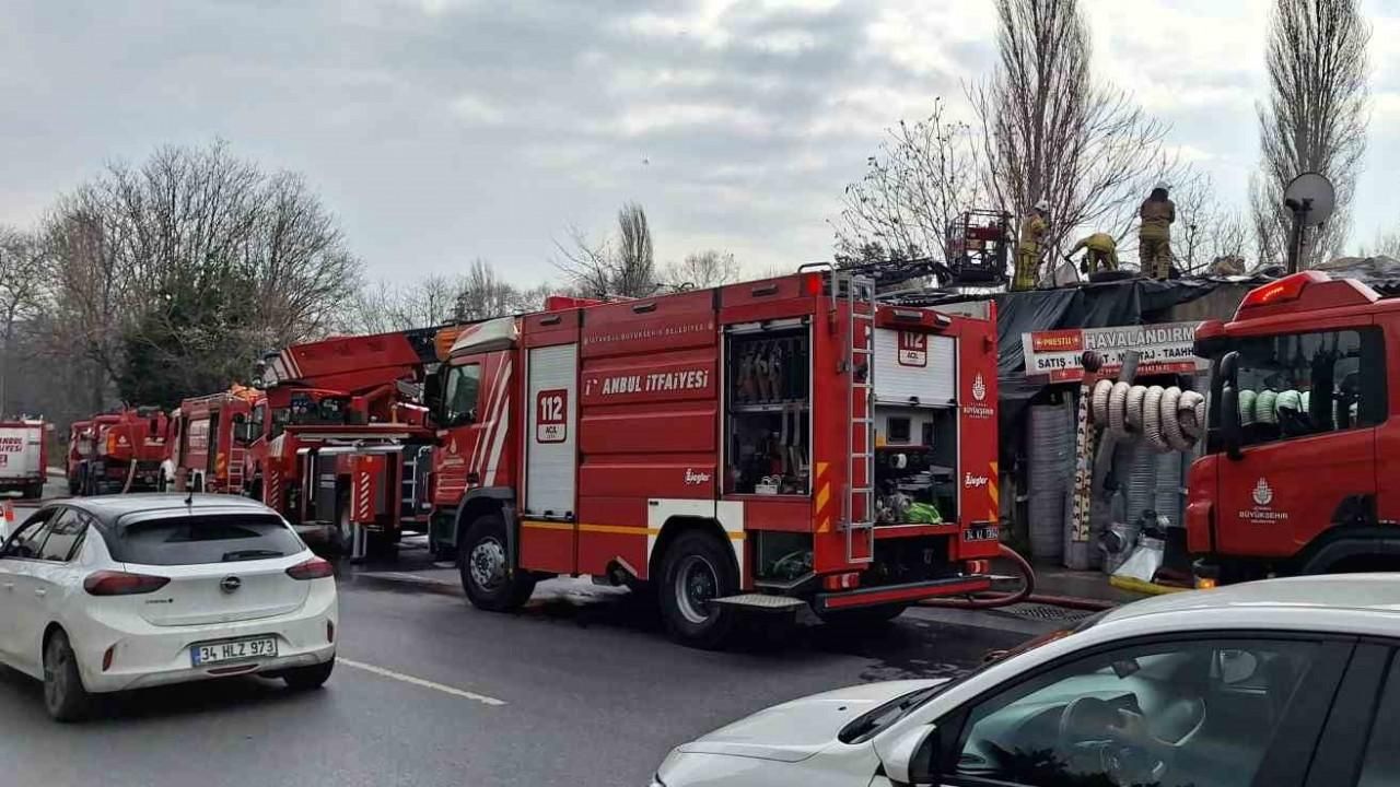 Elektrik kontağından çıkan yangın oto tamirhanesini kül etti
