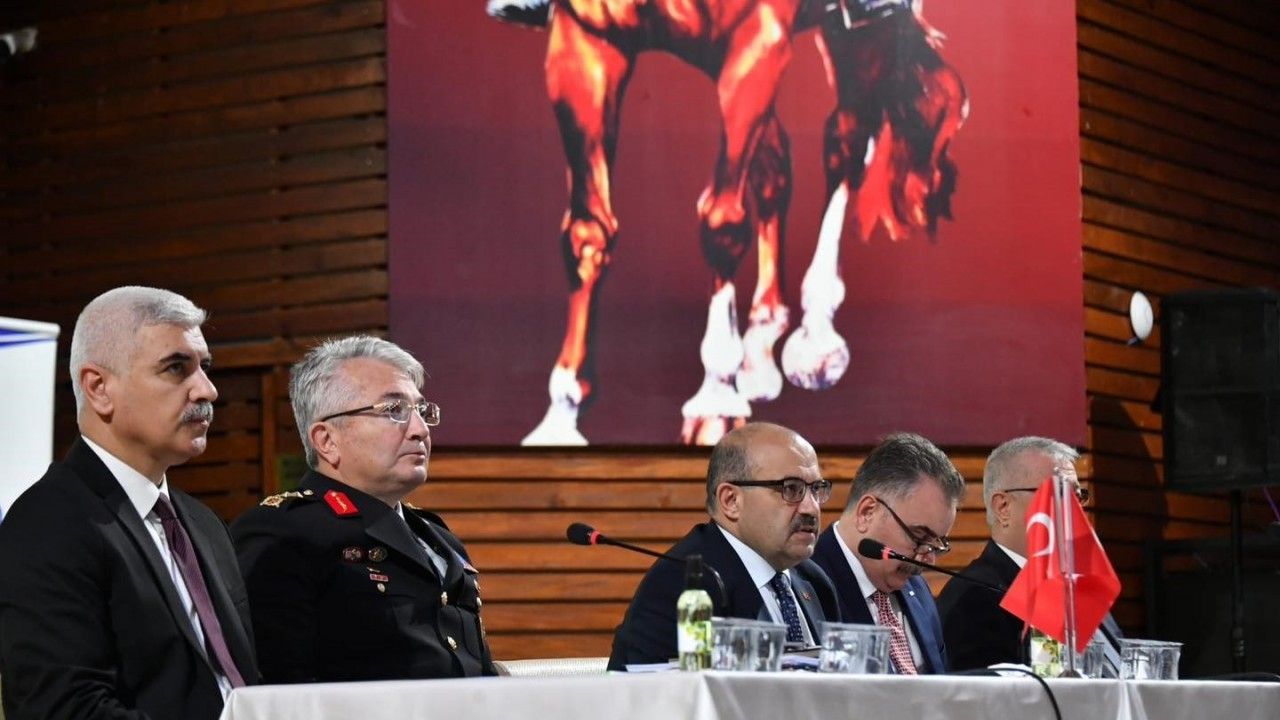 Balıkesir Valisi Ustağoğlu muhtarlar ile bir araya geldi