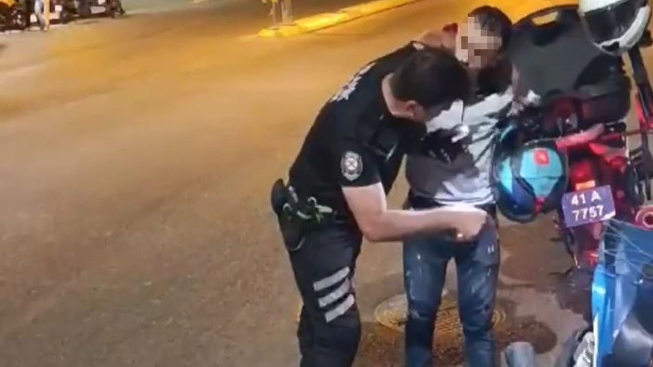 Polisten motosiklet sürücüsüne "sesli" ders