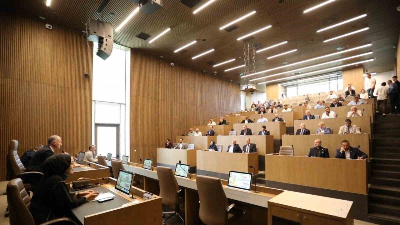 İnegöl Belediyesi’nin 5 yıllık yol haritası meclisten geçti