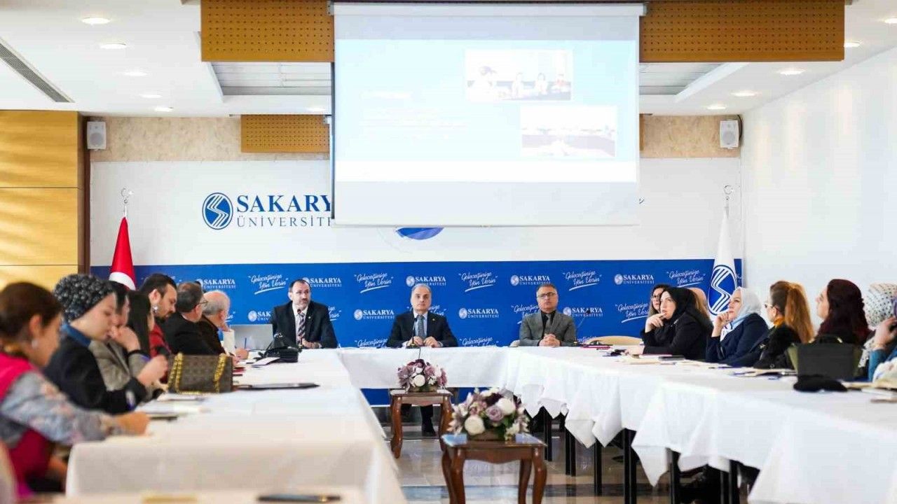 Sakarya Üniversitesinin toplumsal katkı süreçleri çalıştayda değerlendirildi