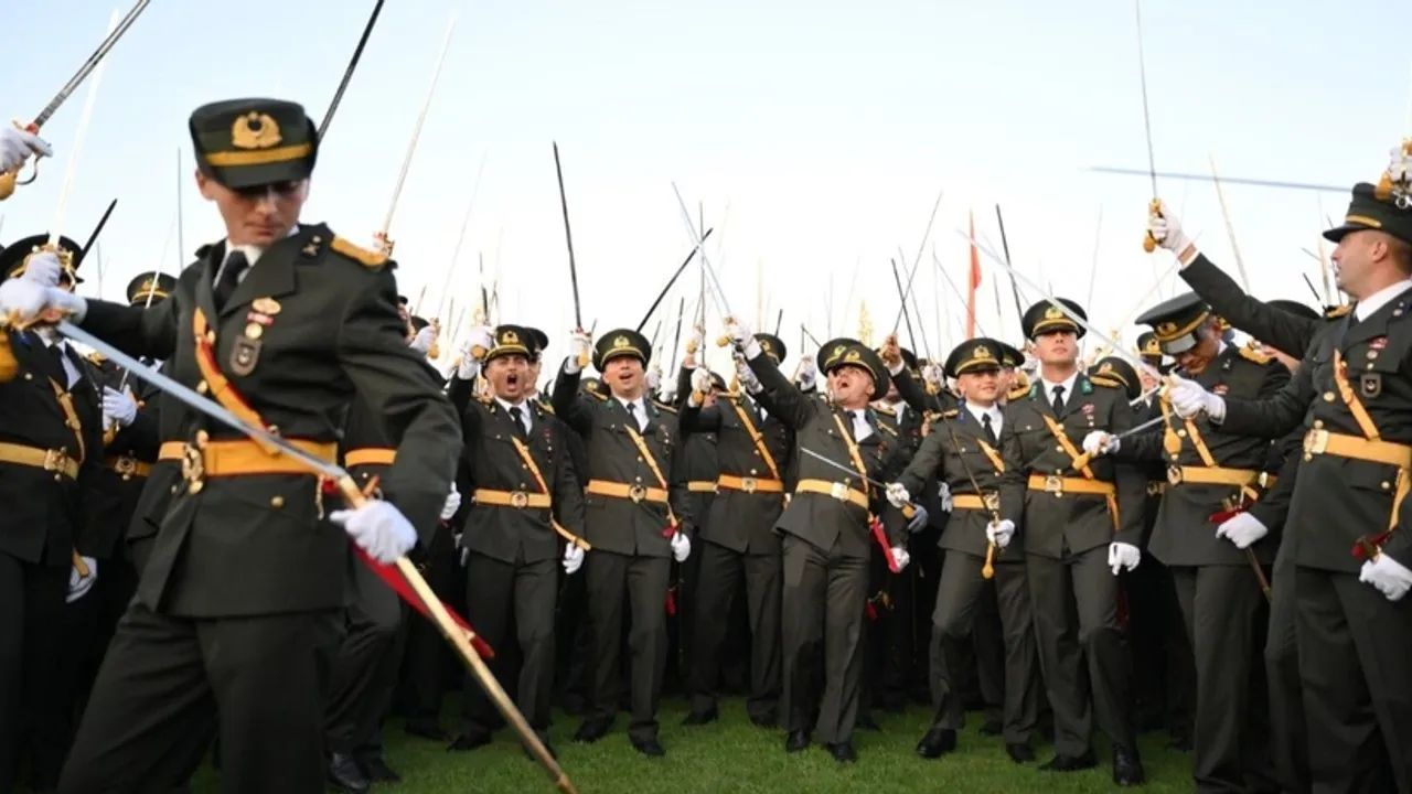 TSK’dan ihraç edilen teğmenden flaş iddia