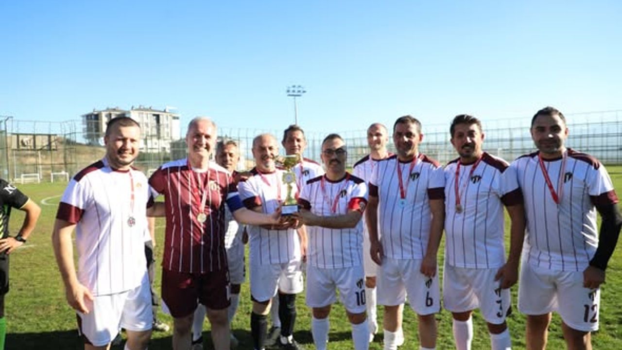 İnegöl protokolü sahada yarıştı! Bakın kim kazandı?