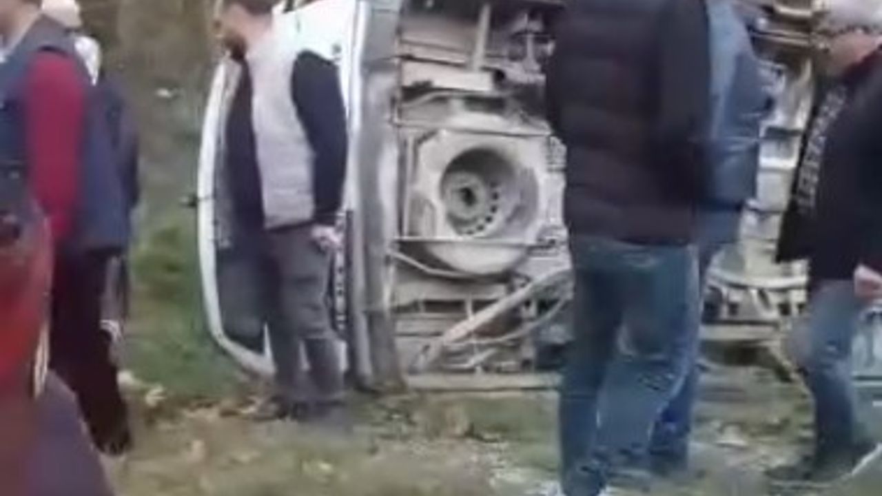 Bursa'da yolcu minibüsü devrildi