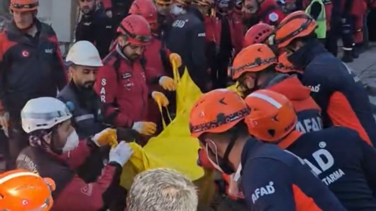Kocaeli’de çöken binanın enkazından 2 kişinin cansız bedeni çıkarıldı