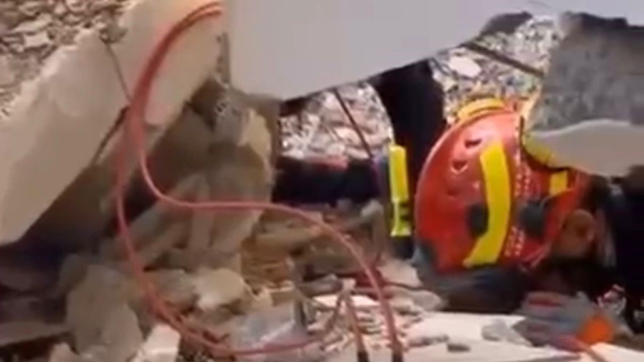 Gebze'deki enkazın altından umudun çığlığı böyle yükseldi