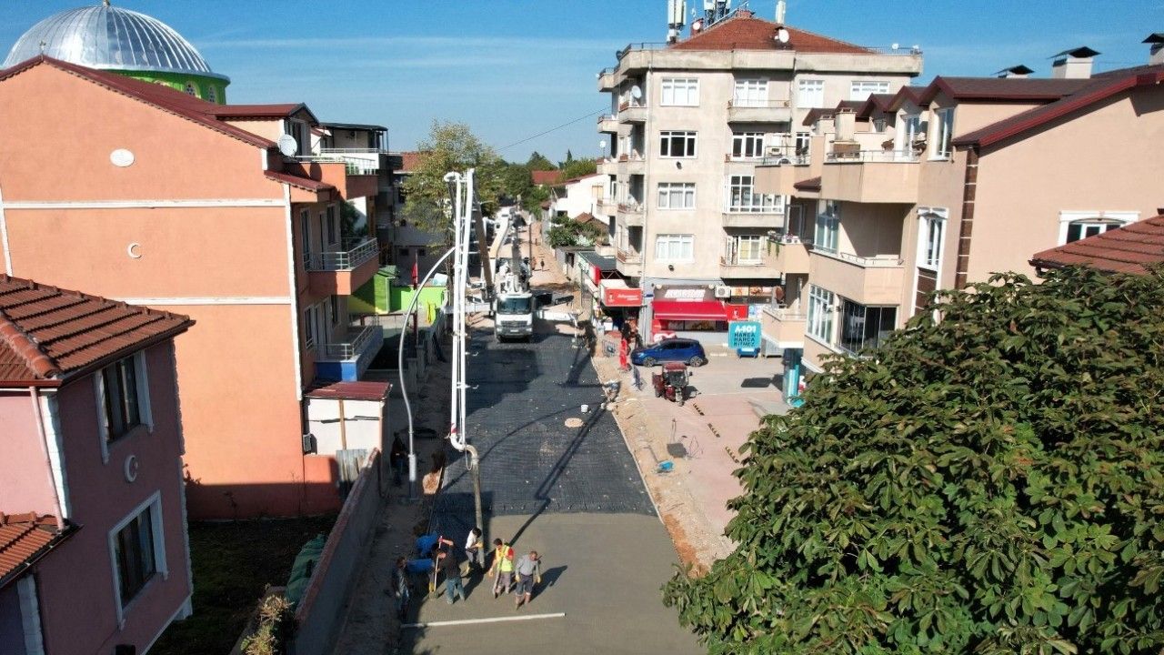 Başiskele Cumhuriyet Caddesi’nde üstyapı çalışması