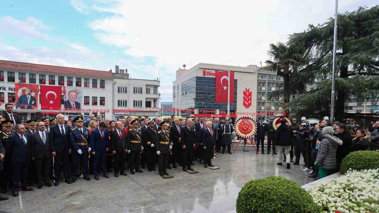 Bursa Valisi Ayyıldız: "Cumhuriyetin 102. kuruluş yıl dönümünü coşku ve gururla yaşıyoruz"