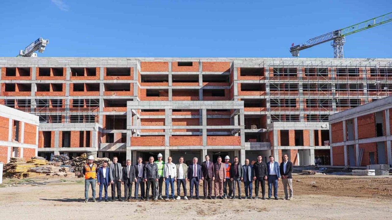 Canbey "Bu eser, Balıkesir’imizin sağlıkta geldiği seviyeyi bir üst noktaya taşıyacak"