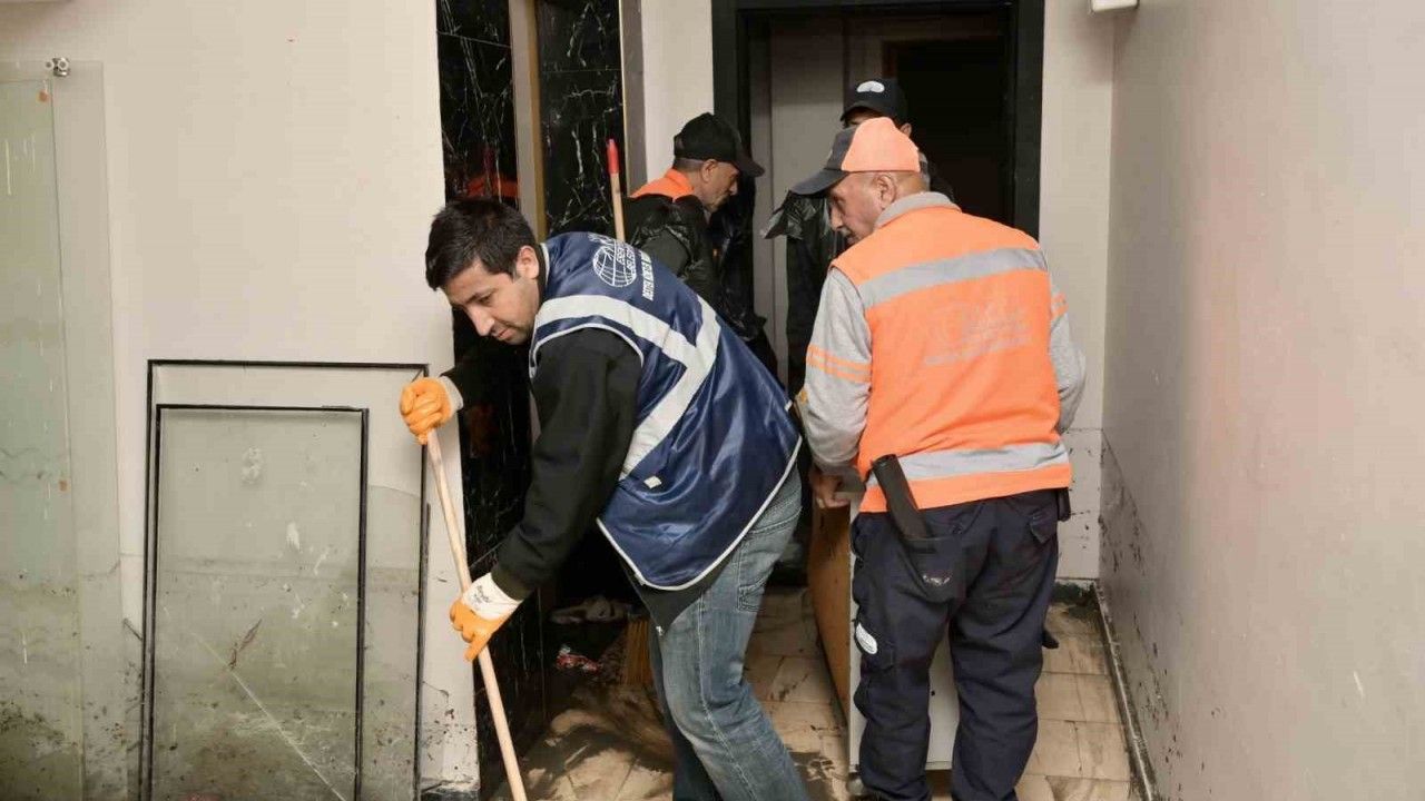 Esenyurt Belediyesi olumsuz hava şartları ortadan kalkana kadar teyakkuzda