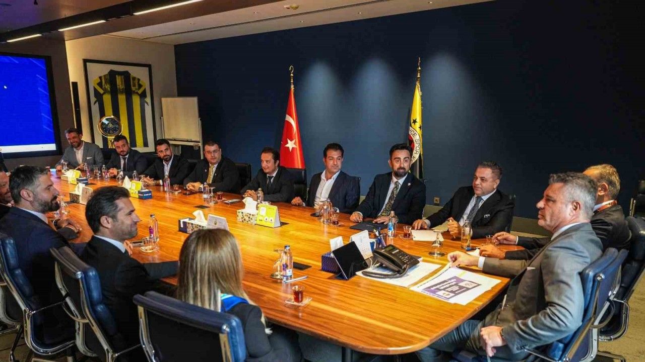 Fenerbahçe Başkanı Sadettin Saran, FBİAD’ı kabul etti