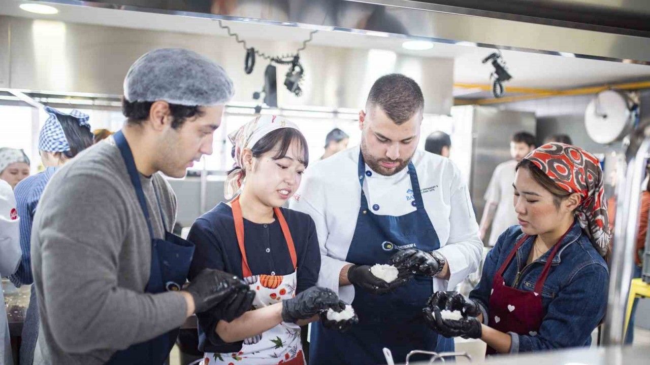 Japon öğrencilere Türk mutfağı dersi