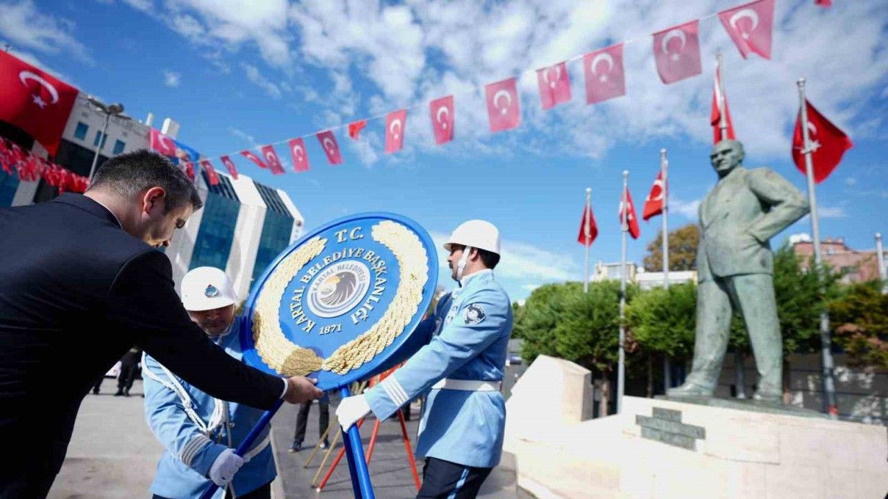 Kartal’da 29 Ekim coşkusu Atatürk Anıtı’nda başladı