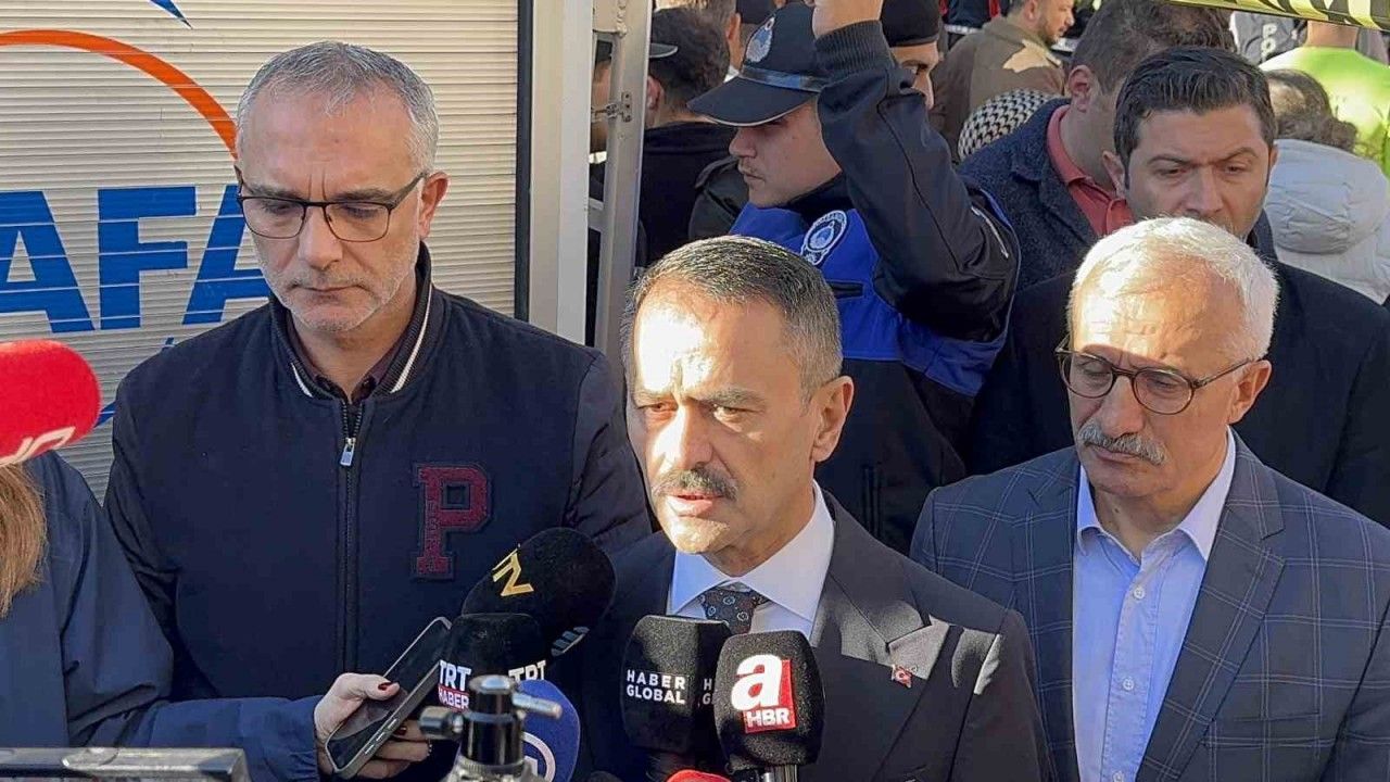 Kocaeli Valisi Aktaş: "Ailenin binanın 2. katında oturduğunu değerlendiriyoruz"