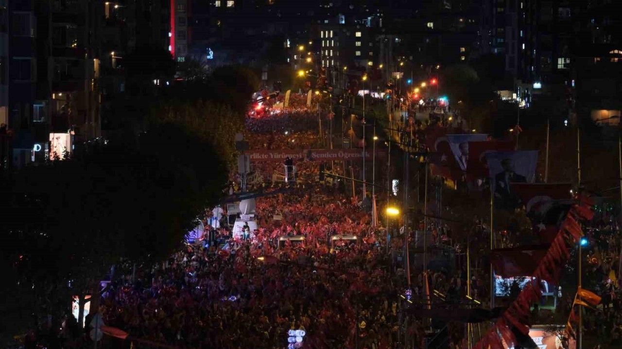 Tüm cumhuriyet sevdalıları Fatih Sultan Mehmet Bulvarında buluşacak