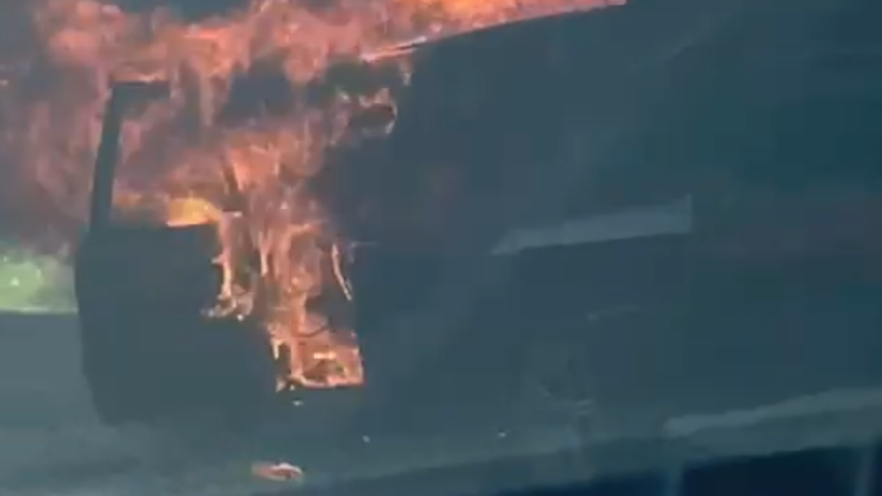 Oylat yolunda cayır cayır yandı