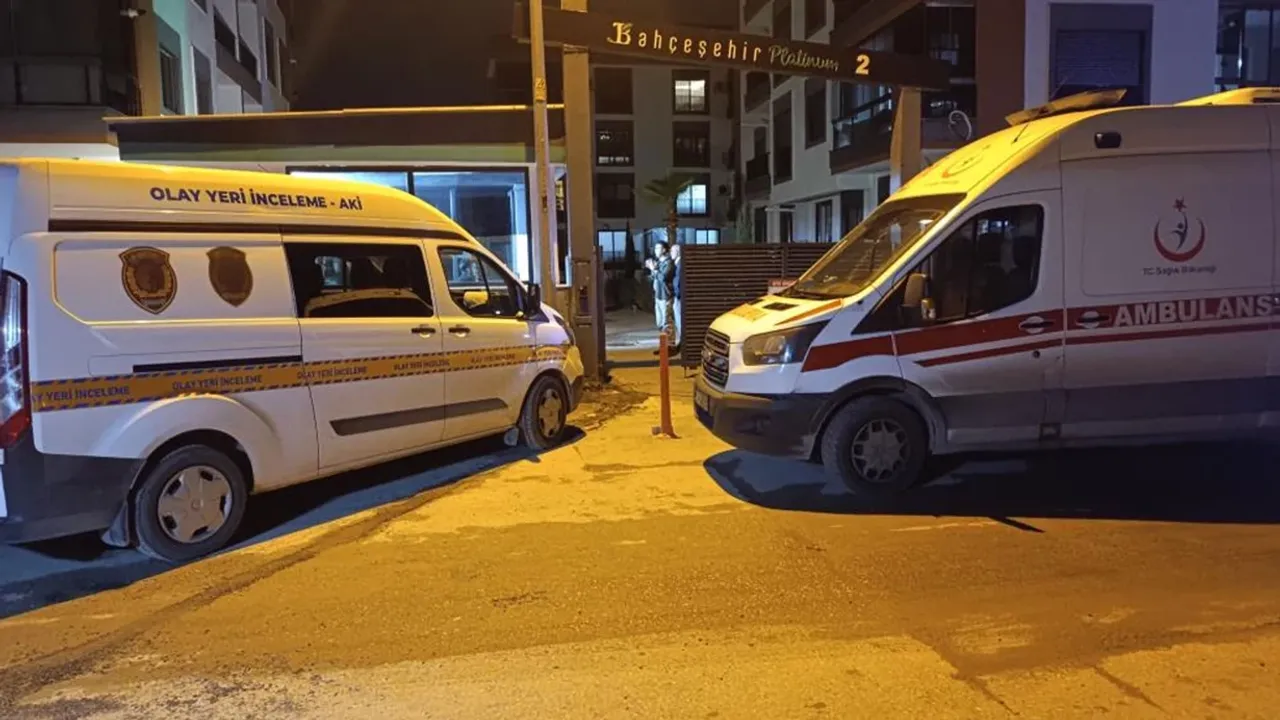 Aile faciası! Anne ve babasını öldürüp intihar etti