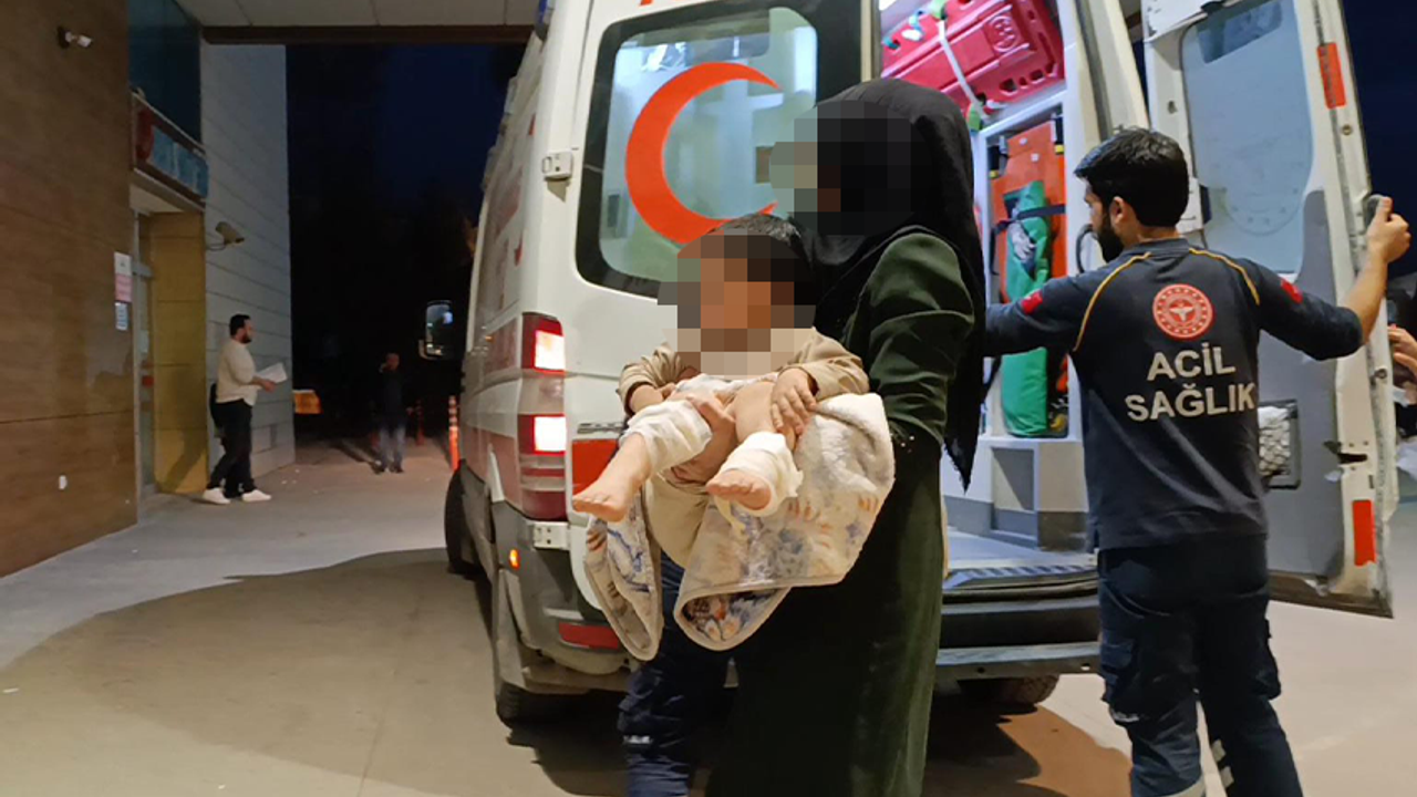 Çaydanlık devrildi! Küçük çocuğun ayakları yandı