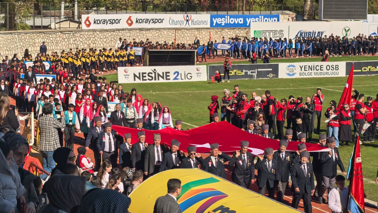 İnegöl'de 17 yıl sonra bir ilk!  Cumhuriyet Bayramı coşkusuyla kutlandı