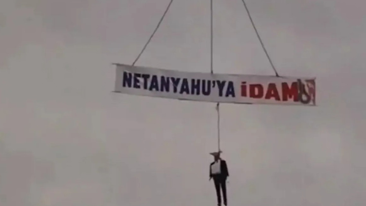 Trabzon'da 'Netanyahu'ya idam' yazılı manken sallandırıldı