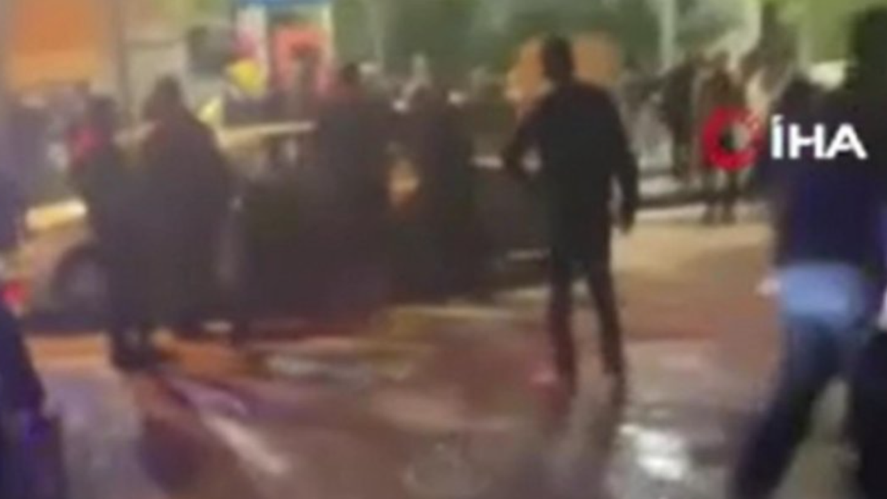 Korkunç olay! Otomobiline benzin döktü, içine girip ateşe verdi...