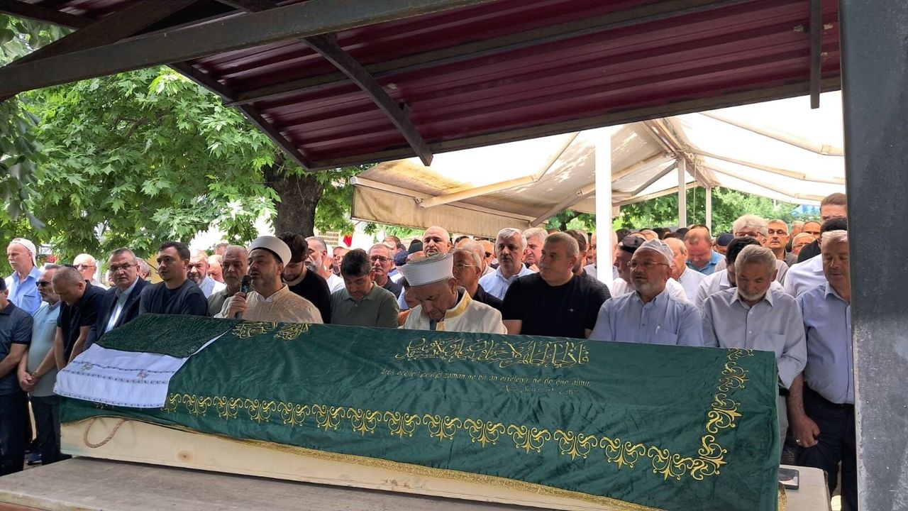 Bursa  İznikli iş insanı Ahmet Kara son yolculuğuna uğurland