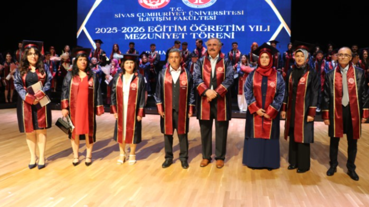 Yarım asrı devirdiler, cüppe giyip mezun oldular