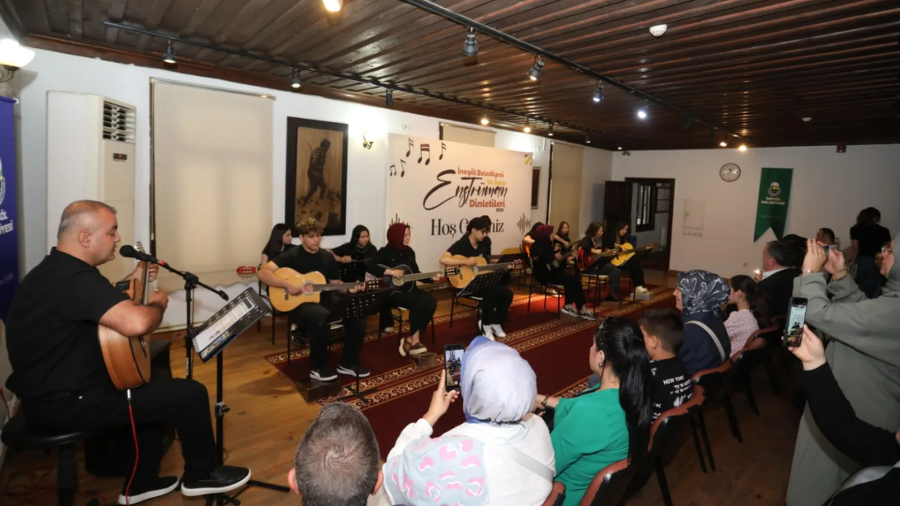 İnegöl Belediyesi’nin Gitar Kursu Kursiyerleri Sertifikaları