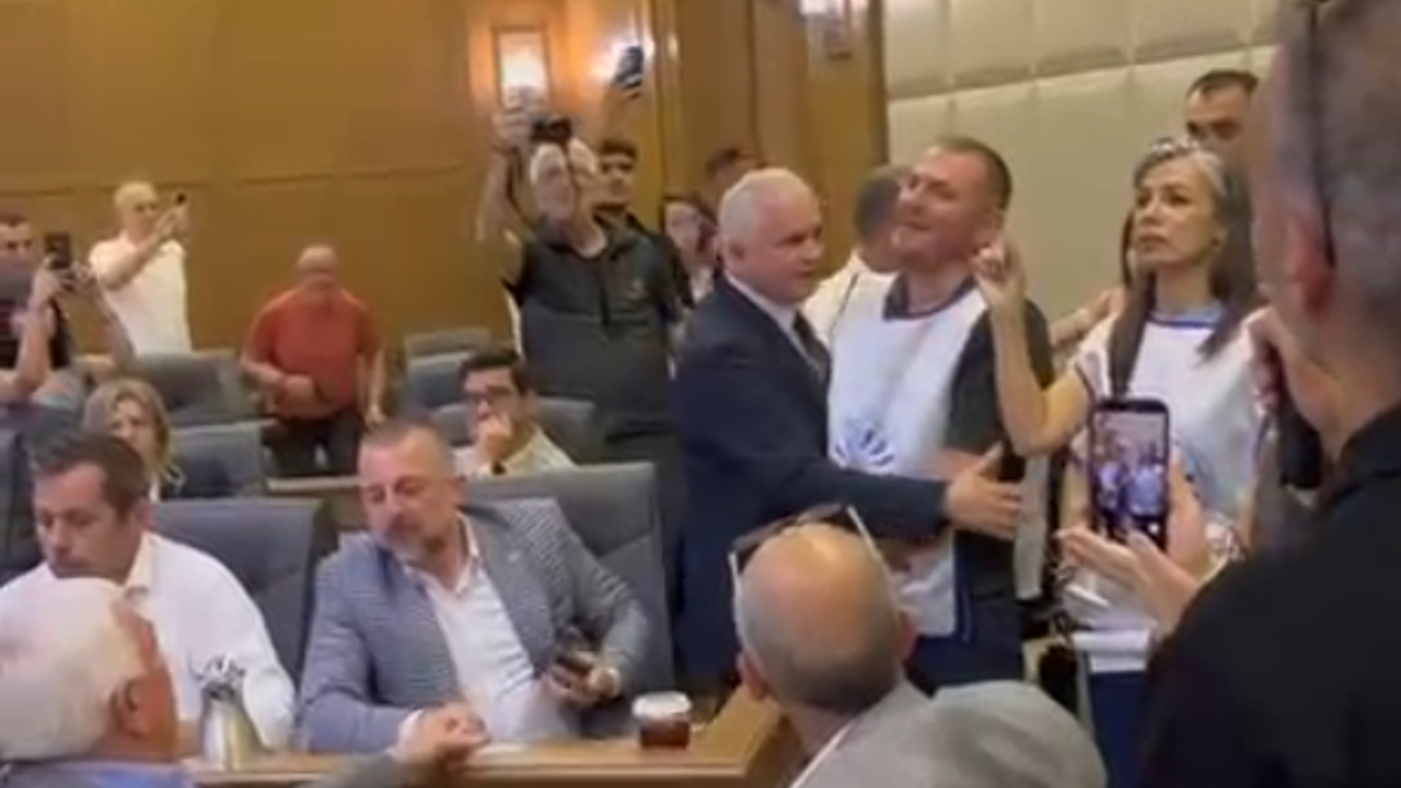 Bursa Meclisi'nde toplu sözleşme protestosuna müdahale!