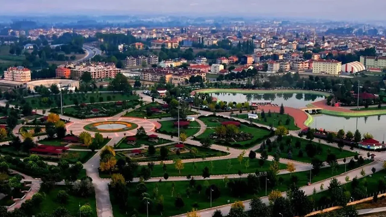 İnegöl'De Hikmet Şahin Kültür Parkı giriş çıkışlarına Lgs dü