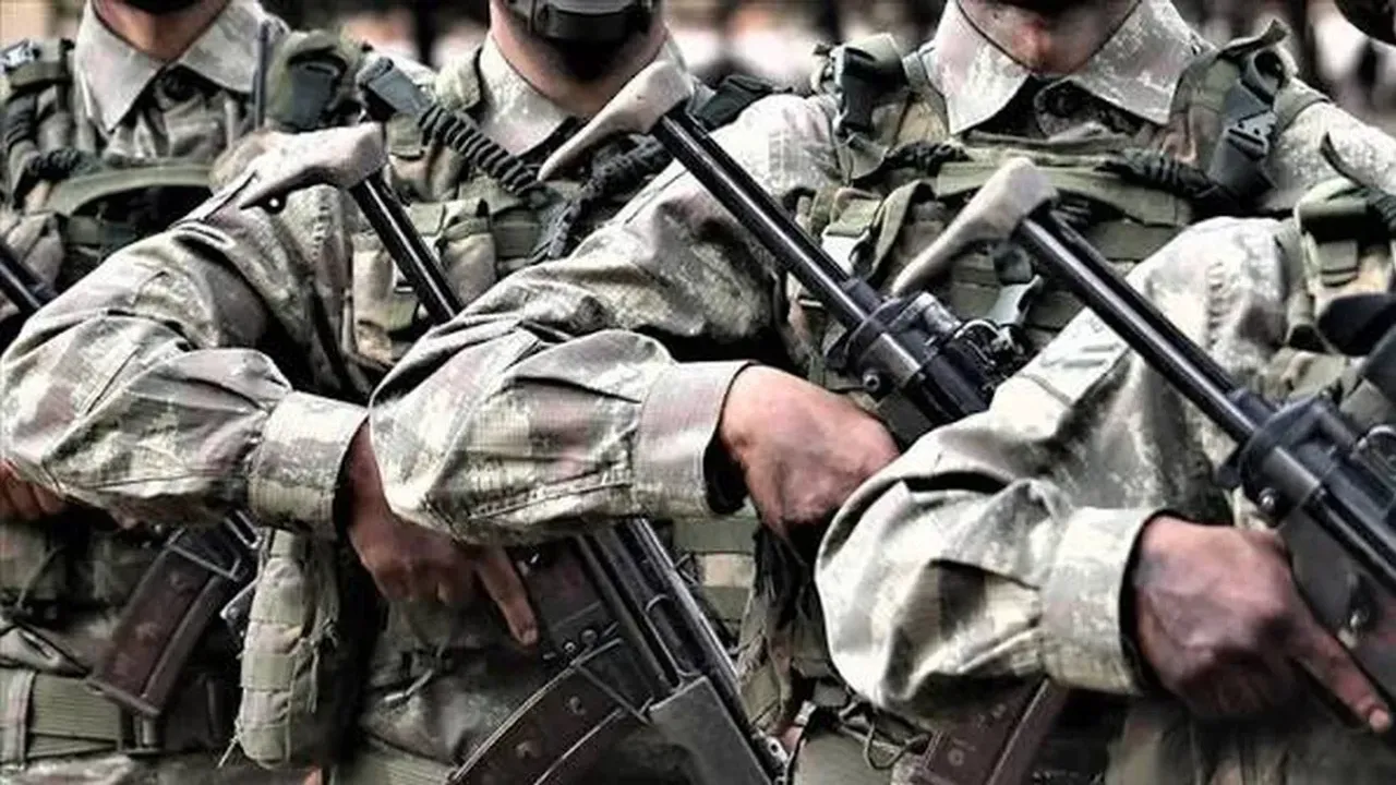 Uzman erbaş kanunu Meclis'ten geçti! Sözleşmeli erlere kamuda istihdam yolu açıldı