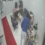 Bursa'da milyarlık telefon saniyeler içinde böyle çalındı! Hırsızın o rahatlığı pes dedirtti