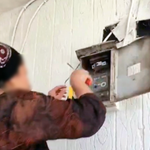 Vatandaşın elektrik denetim ekibine aldırmadan sayaca müdahale anları kamerada
