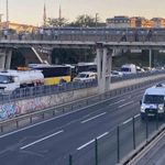 Beyoğlu'nda arızalanan tanker E5'te trafiği kilitledi