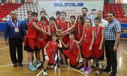 Okullararası basketbolda Bursa temsilcisi Türkiye 2.'si oldu