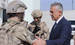 Mardin Valisi'nden sınırda Mehmetçiğe ziyaret