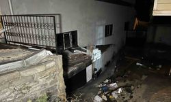 Arnavutköy’de sağanak nedeniyle bir binanın istinat duvarı yıkıldı