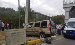 Keşan’da kaza yapan hafif ticari araçta sürücü ve eşi yaralandı